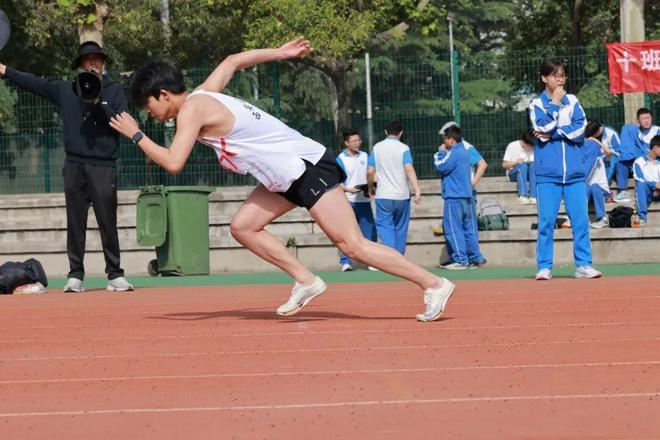 西安太白学校第八届体育节暨第28届田径运动会圆满乐鱼体育网站落幕！(图4)